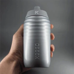 Keego Trinkflasche 500 Ml Silver Stardust - Sportflasche Mit Innenbeschichtung Aus Titan 9 Keego Trinkflasche 500 Ml Silver Stardust - Sportflasche Mit Innenbeschichtung Aus Titan -Sportfahrrad 68924331 04 1280x1280