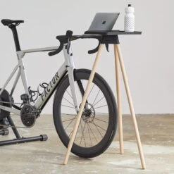 Tons Race Table Natural Oak + Towel Holder - Hometrainer-Tisch Mit Handtuchhalter -Sportfahrrad 68924403 06ocC9IndPzxvkV 1280x1280